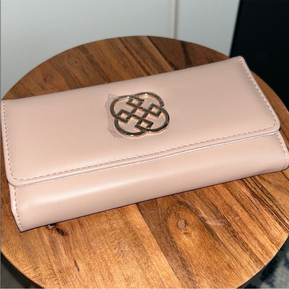 Daisy Fuentes 7.5 inches by 4 inches blush pink wallet with gray interior